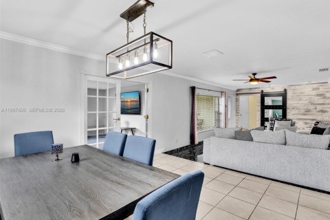 Casa en venta en Pembroke Pines, Florida, 4 dormitorios, 250.46 m2 № 2260731 - foto 13