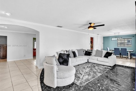 Casa en venta en Pembroke Pines, Florida, 4 dormitorios, 250.46 m2 № 2260731 - foto 11