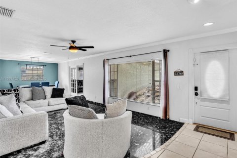 Casa en venta en Pembroke Pines, Florida, 4 dormitorios, 250.46 m2 № 2260731 - foto 12