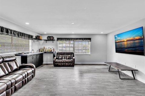Casa en venta en Pembroke Pines, Florida, 4 dormitorios, 250.46 m2 № 2260731 - foto 15