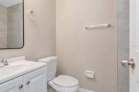 Commercial property in Bradenton, Florida 6 bedrooms, 189.15 sq.m. № 2304320 - photo 14