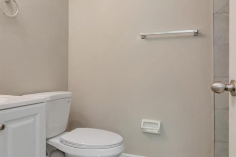 Commercial property in Bradenton, Florida 6 bedrooms, 189.15 sq.m. № 2304320 - photo 16