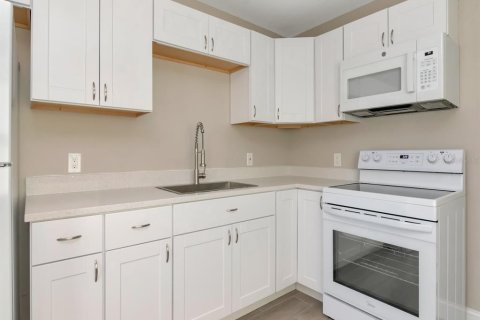 Commercial property in Bradenton, Florida 6 bedrooms, 189.15 sq.m. № 2304320 - photo 3