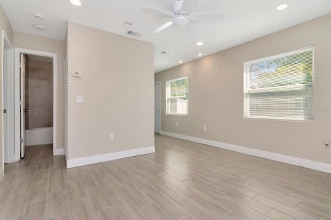 Commercial property in Bradenton, Florida 6 bedrooms, 189.15 sq.m. № 2304320 - photo 8