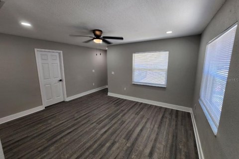 Commercial property in Bradenton, Florida 6 bedrooms, 189.15 sq.m. № 2304320 - photo 27