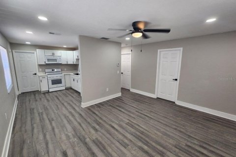 Commercial property in Bradenton, Florida 6 bedrooms, 189.15 sq.m. № 2304320 - photo 26