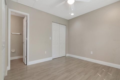 Commercial property in Bradenton, Florida 6 bedrooms, 189.15 sq.m. № 2304320 - photo 11
