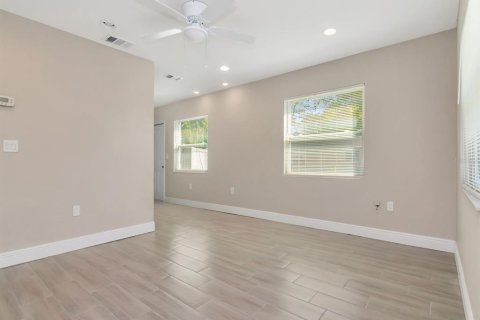 Commercial property in Bradenton, Florida 6 bedrooms, 189.15 sq.m. № 2304320 - photo 7