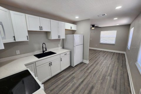 Commercial property in Bradenton, Florida 6 bedrooms, 189.15 sq.m. № 2304320 - photo 25