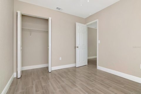 Commercial property in Bradenton, Florida 6 bedrooms, 189.15 sq.m. № 2304320 - photo 18