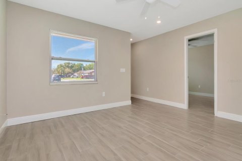Commercial property in Bradenton, Florida 6 bedrooms, 189.15 sq.m. № 2304320 - photo 10