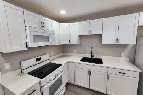 Commercial property in Bradenton, Florida 6 bedrooms, 189.15 sq.m. № 2304320 - photo 23