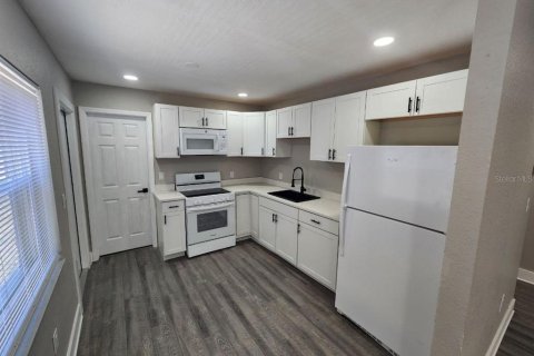 Commercial property in Bradenton, Florida 6 bedrooms, 189.15 sq.m. № 2304320 - photo 24