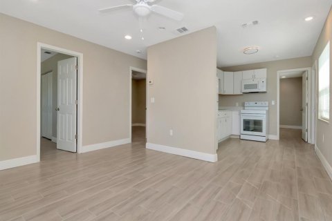 Commercial property in Bradenton, Florida 6 bedrooms, 189.15 sq.m. № 2304320 - photo 6