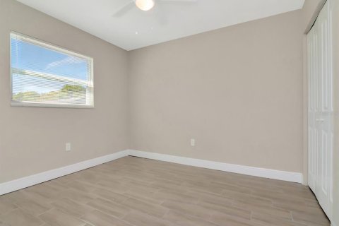 Commercial property in Bradenton, Florida 6 bedrooms, 189.15 sq.m. № 2304320 - photo 17