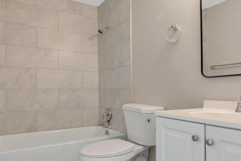 Commercial property in Bradenton, Florida 6 bedrooms, 189.15 sq.m. № 2304320 - photo 19