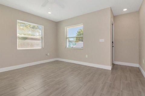 Commercial property in Bradenton, Florida 6 bedrooms, 189.15 sq.m. № 2304320 - photo 9