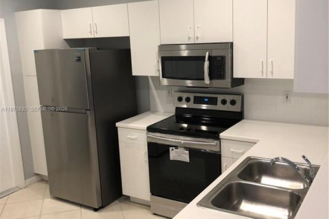 Townhouse in Weston, Florida 2 bedrooms, 105.07 sq.m. № 2040074 - photo 4