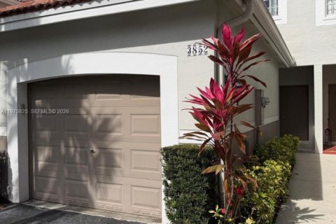 Townhouse in Weston, Florida 2 bedrooms, 105.07 sq.m. № 2040074