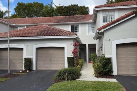 Townhouse in Weston, Florida 2 bedrooms, 105.07 sq.m. № 2040074 - photo 2
