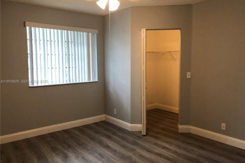 Townhouse in Weston, Florida 2 bedrooms, 105.07 sq.m. № 2040074 - photo 7