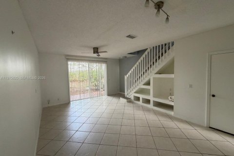 Townhouse in Weston, Florida 2 bedrooms, 105.07 sq.m. № 2040074 - photo 6