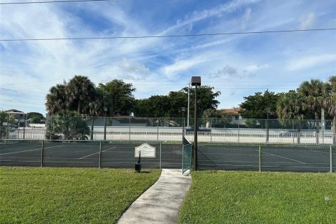 Copropriété à louer à Tamarac, Floride: 2 chambres, 85.47 m2 № 1221488 - photo 1