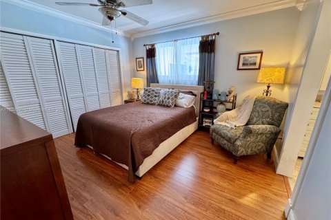 House in Palmetto Bay, Florida 6 bedrooms, 323.76 sq.m. № 1774374 - photo 13