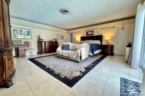 House in Palmetto Bay, Florida 6 bedrooms, 323.76 sq.m. № 1774374 - photo 8