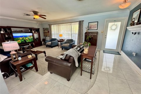 House in Palmetto Bay, Florida 6 bedrooms, 323.76 sq.m. № 1774374 - photo 4