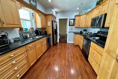 House in Palmetto Bay, Florida 6 bedrooms, 323.76 sq.m. № 1774374 - photo 6