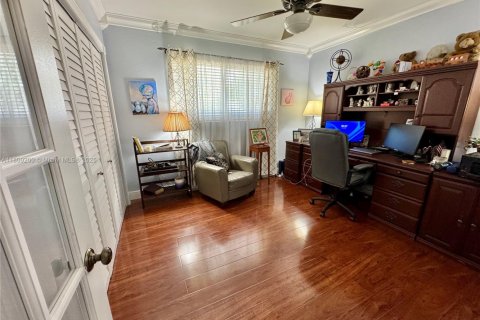House in Palmetto Bay, Florida 6 bedrooms, 323.76 sq.m. № 1774374 - photo 17