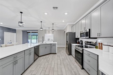 Casa en venta en Winter Haven, Florida, 5 dormitorios, 229.65 m2 № 2092830 - foto 2