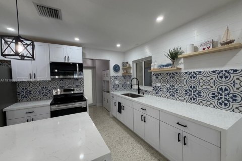 House in Key Largo, Florida 2 bedrooms № 1966158 - photo 3