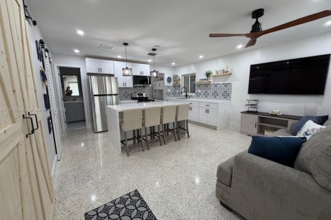 House in Key Largo, Florida 2 bedrooms № 1966158 - photo 5