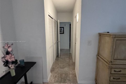 Condominio en venta en Sunny Isles Beach, Florida, 2 dormitorios, 141.68 m2 № 2076845 - foto 8
