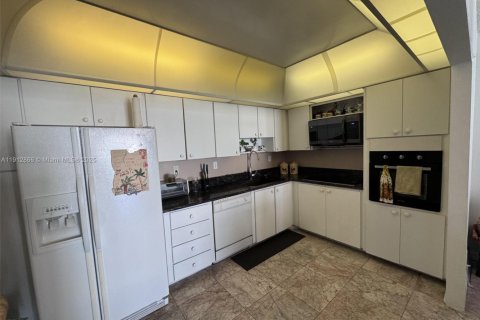 Condominio en venta en Sunny Isles Beach, Florida, 2 dormitorios, 141.68 m2 № 2076845 - foto 10