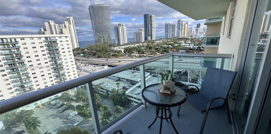 Condominio en Sunny Isles Beach, Florida, 2 dormitorios № 2076845