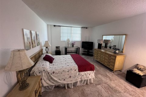 Condominio en venta en Sunny Isles Beach, Florida, 2 dormitorios, 141.68 m2 № 2076845 - foto 4