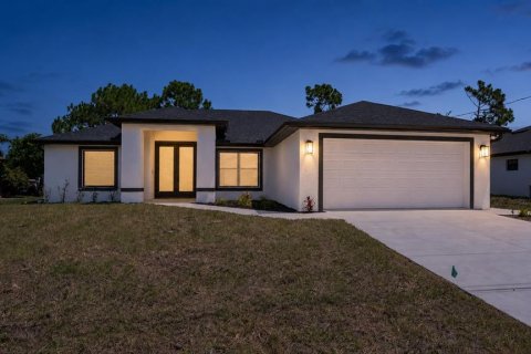 House in Lehigh Acres, Florida 3 bedrooms, 186.92 sq.m. № 2235528