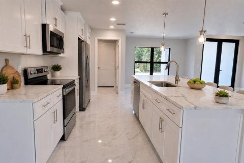 House in Lehigh Acres, Florida 3 bedrooms, 186.92 sq.m. № 2235528 - photo 10
