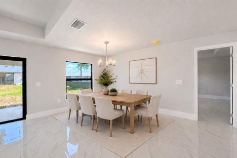 House in Lehigh Acres, Florida 3 bedrooms, 186.92 sq.m. № 2235528 - photo 12