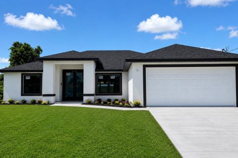 House in Lehigh Acres, Florida 3 bedrooms, 186.92 sq.m. № 2235528 - photo 2