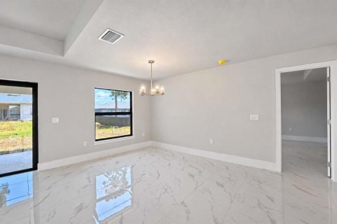 House in Lehigh Acres, Florida 3 bedrooms, 186.92 sq.m. № 2235528 - photo 13