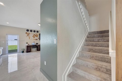 House in Miami, Florida 4 bedrooms, 205.59 sq.m. № 1696849 - photo 20