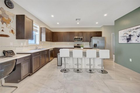 House in Miami, Florida 4 bedrooms, 205.59 sq.m. № 1696849 - photo 13