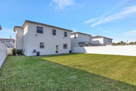 House in Miami, Florida 4 bedrooms, 205.59 sq.m. № 1696849 - photo 7