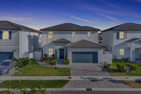 House in Miami, Florida 4 bedrooms, 205.59 sq.m. № 1696849 - photo 4
