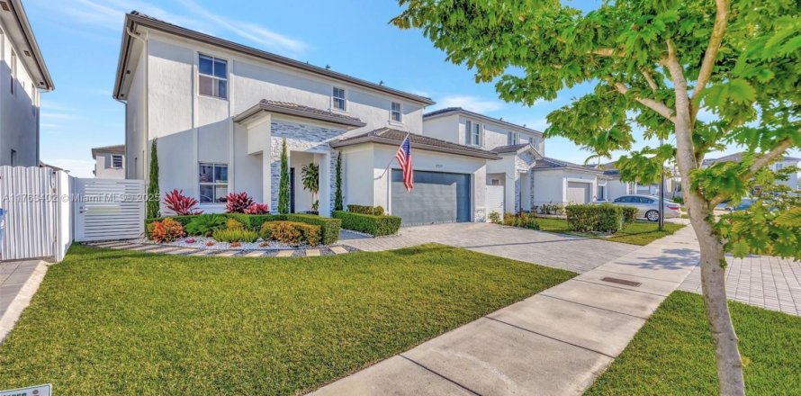 House in Miami, Florida 4 bedrooms, 205.59 sq.m. № 1696849