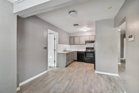 Villa ou maison à louer à Tampa, Floride: 4 chambres, 130.06 m2 № 2109464 - photo 4